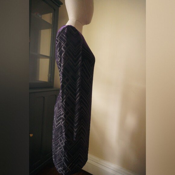 💜 Vince Camuto Purple Velvet Geometric Long Sleeve Mini Dress - Size 6 💜 - Picture 2 of 5